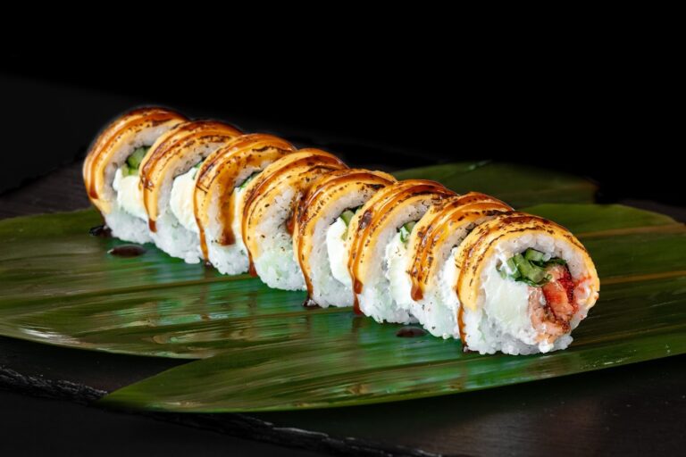 Сырный ролл с лососем (8шт)