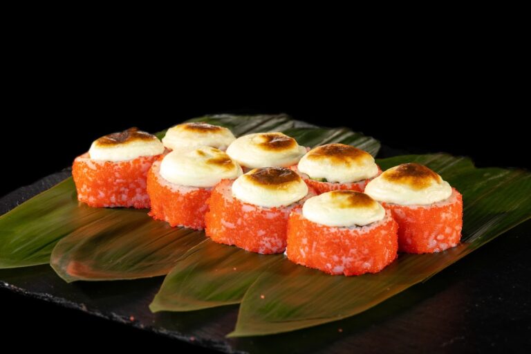 Запечённый ролл с лососем (8шт)