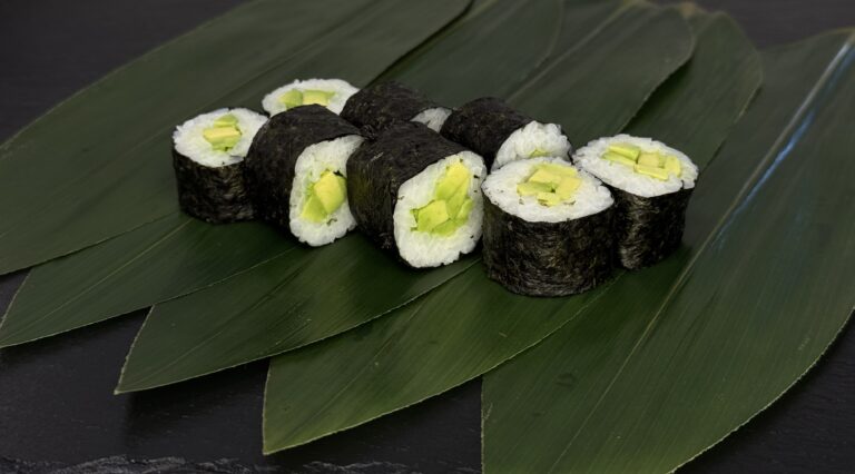 Маки с авокадо (8шт)